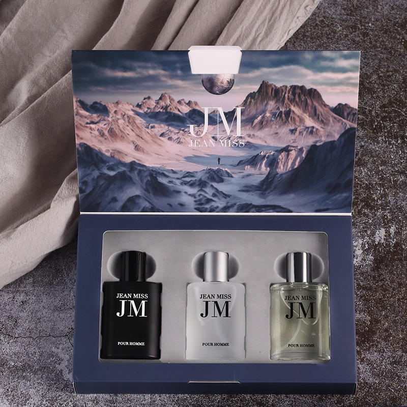 Fragrance And Perfume - 3-teiliges Herren-Eau-de-Toilette-Geschenkset, geprägtes quadratisches Flakon, holzig-wasseriger